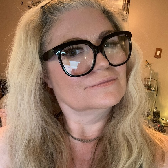 Meet your Posher, Gwendolyn - Picture 4 of 7